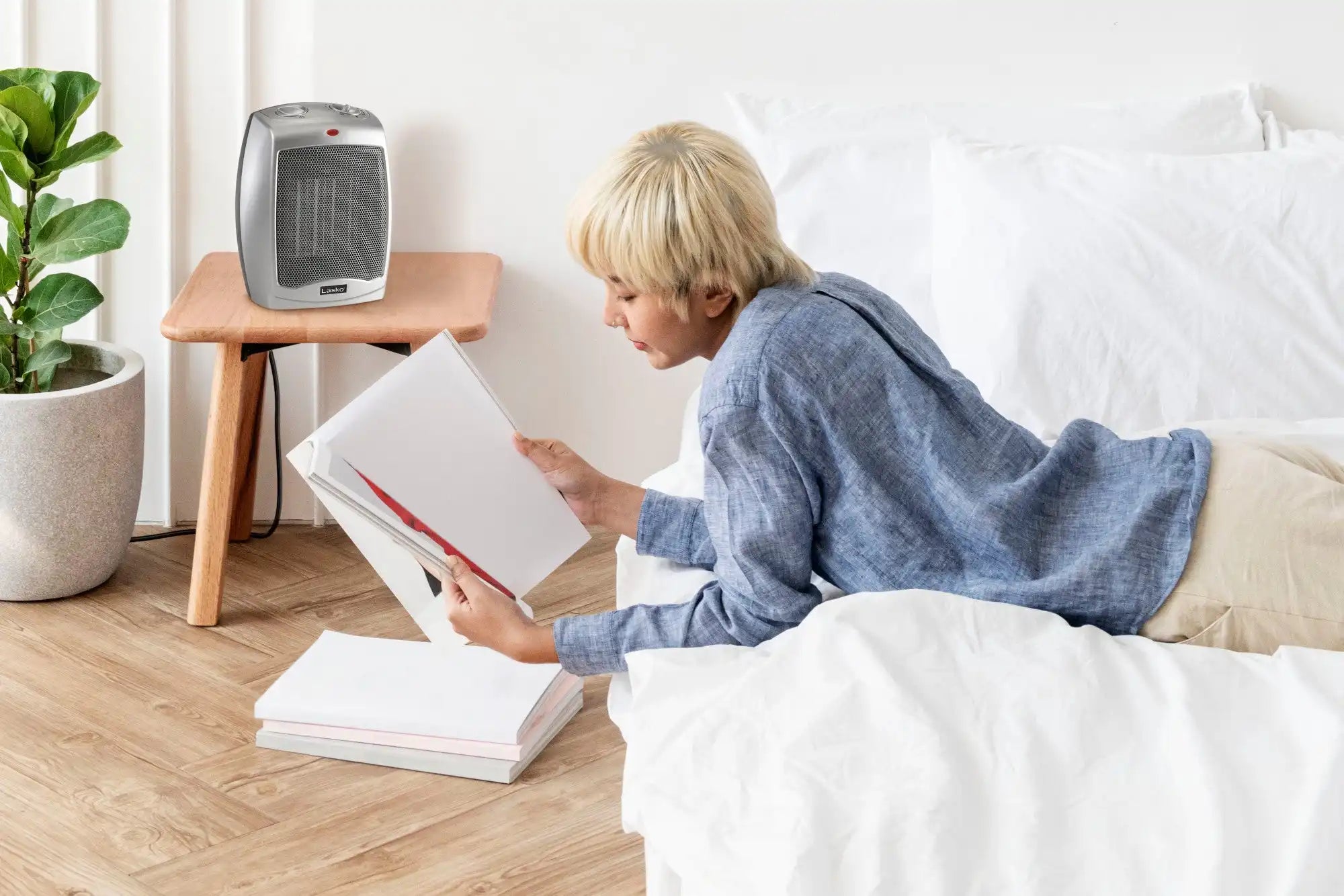 Lasko 9" Ceramic Table Top Heater (2 heat settings, manual, thermostat, silver)