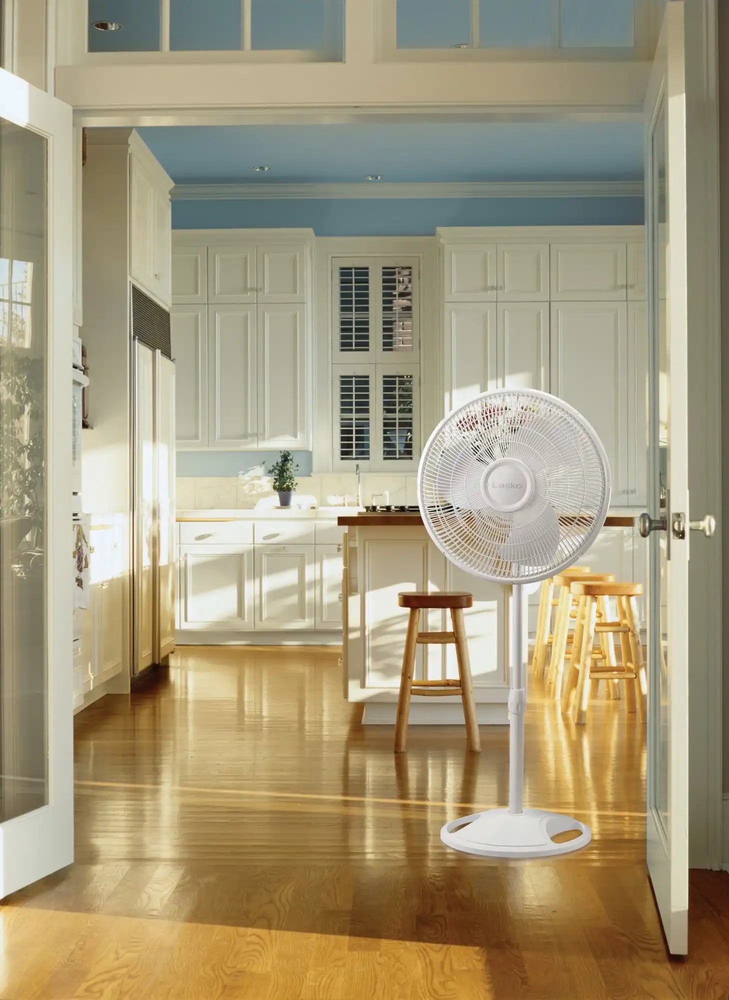 Lasko 16" Pedestal Fan (3-speed, manual, white)