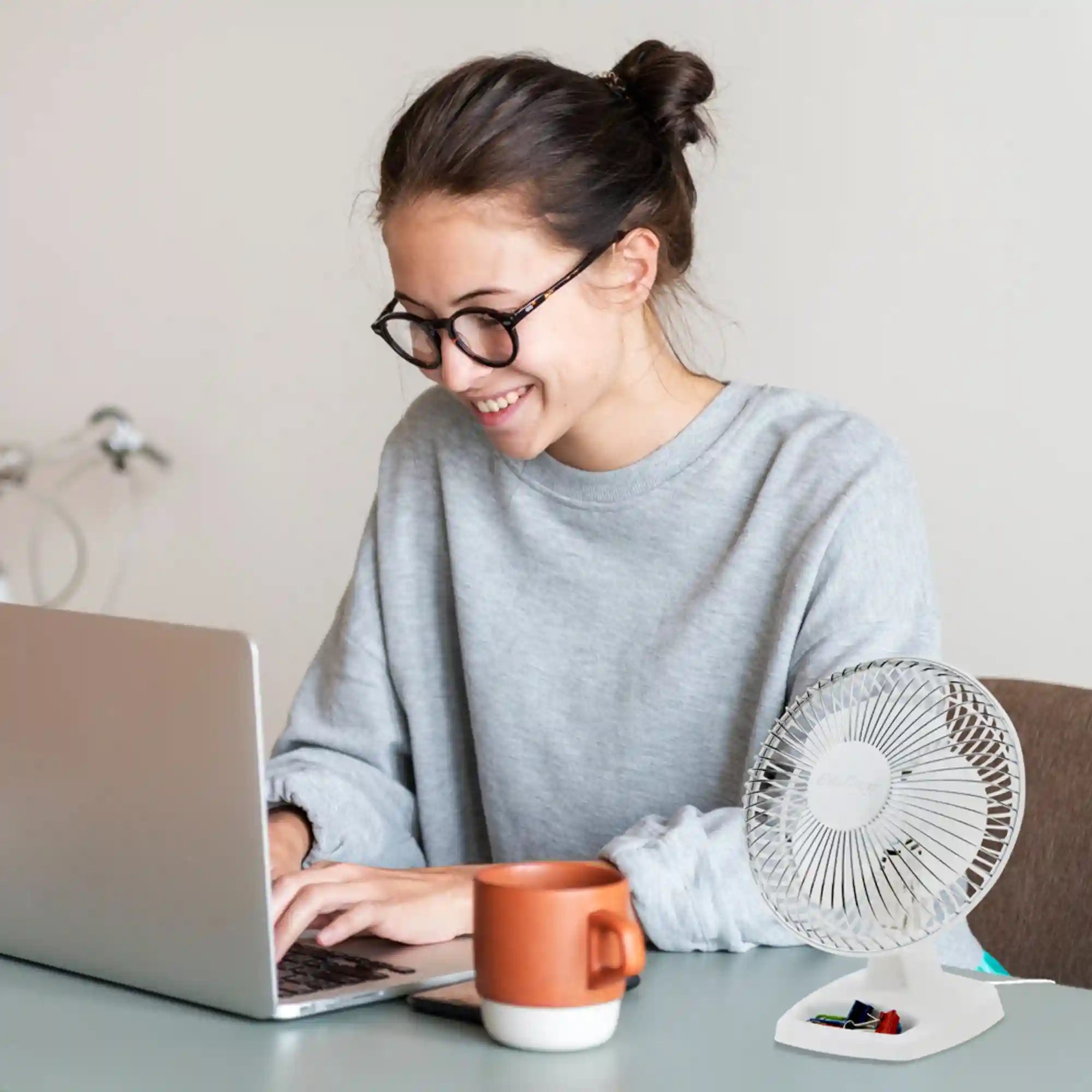 Air King 6" Table Top Fan (2-speed, manual, white)